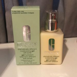 Clinique Dramatically Different Moisturizing Gel